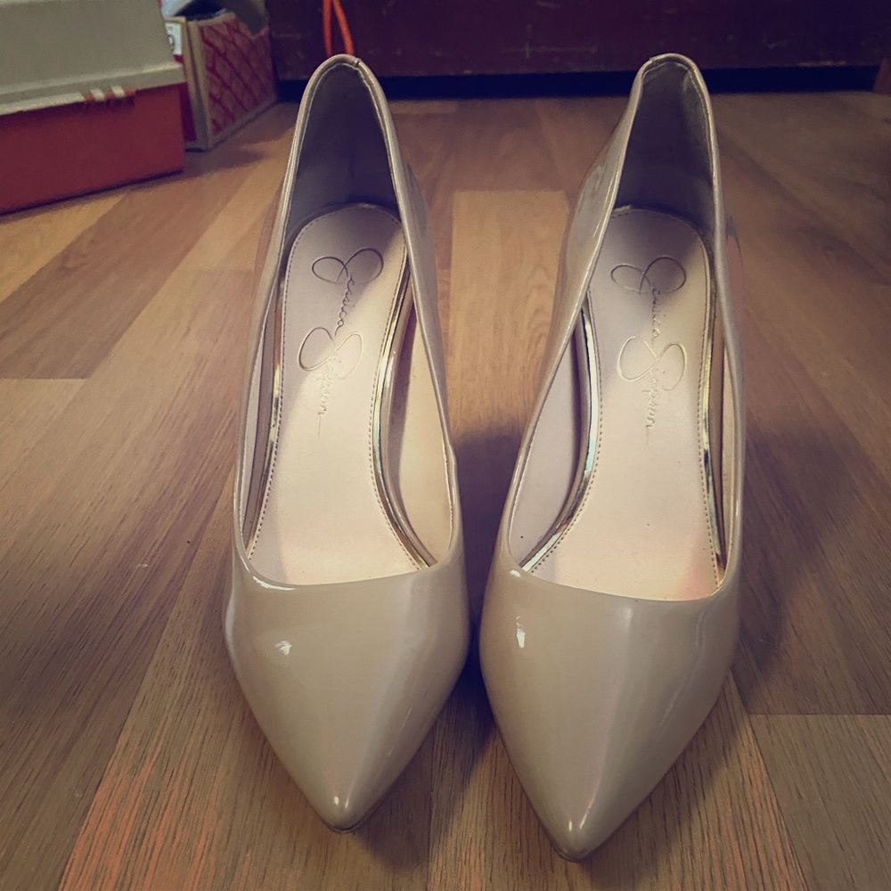 Tan Jessica Simpson pump